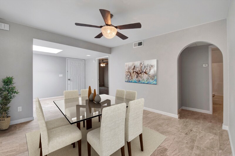 Building Photo - 2515 E Villa Maria Dr