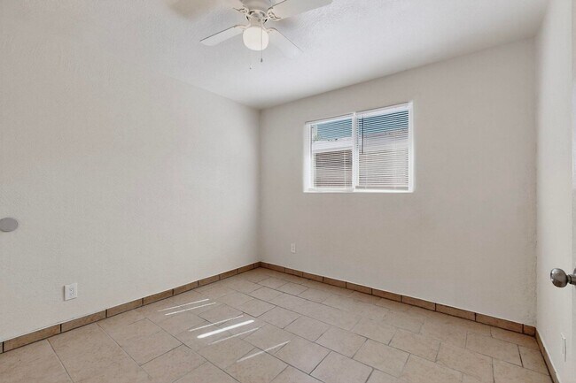 Building Photo - 540 Cardenas Dr SE