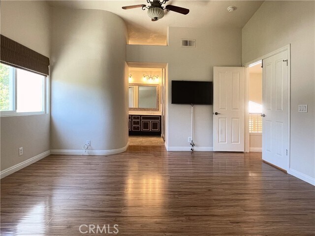 Building Photo - 2126 Sun Ridge Dr