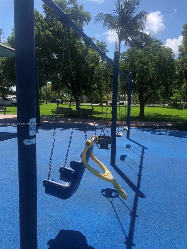 Building Photo - 265 Palm Ave