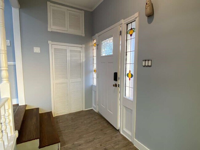 Building Photo - 204 E Houston St