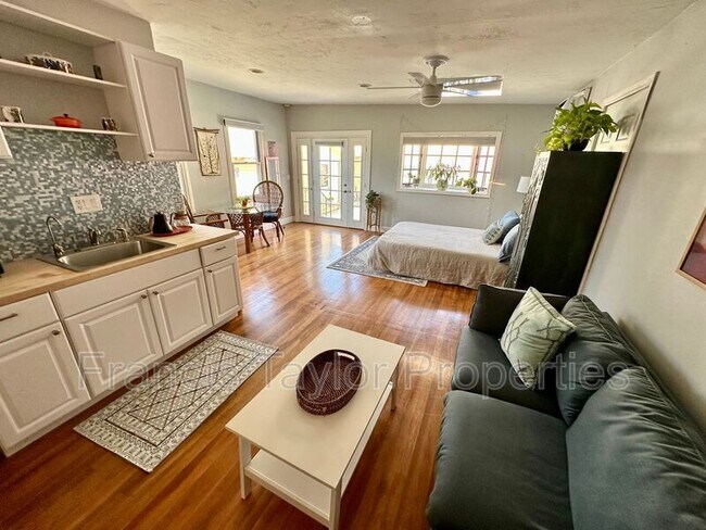 Building Photo - 441 E 7th Ave