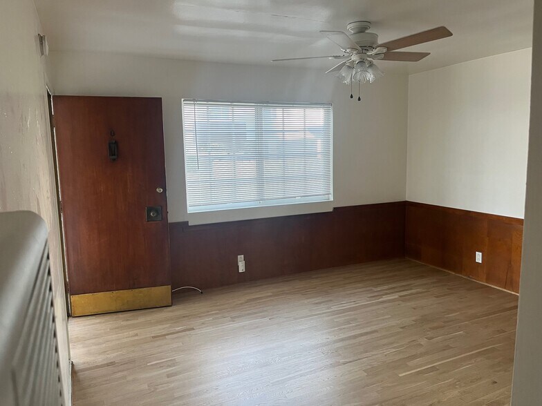 Building Photo - 143 N Hamilton Dr