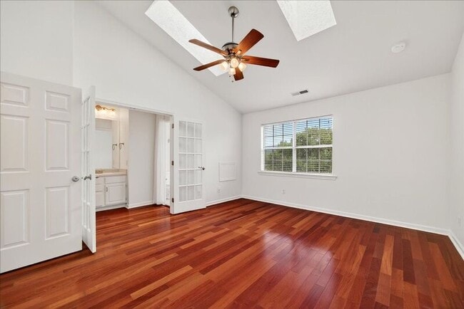 Building Photo - 1371 Le Parc Terrace