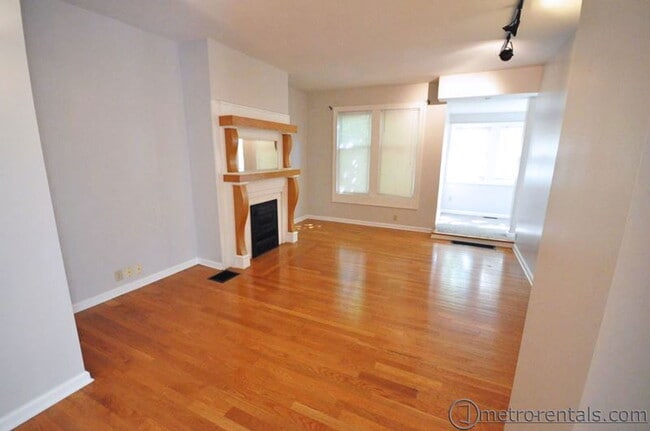 Building Photo - 1237 Indianola Ave