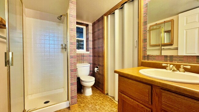 Building Photo - Large Deck & Fenced Backyard in this Lovely 3 Bed 2 Bath 2 Garage Home in Stone Ridge Park!!