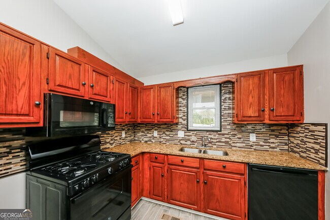 Building Photo - 32 Emerald Pines Ln