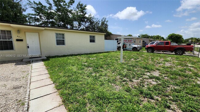 Building Photo - 841 N 69th Terrace