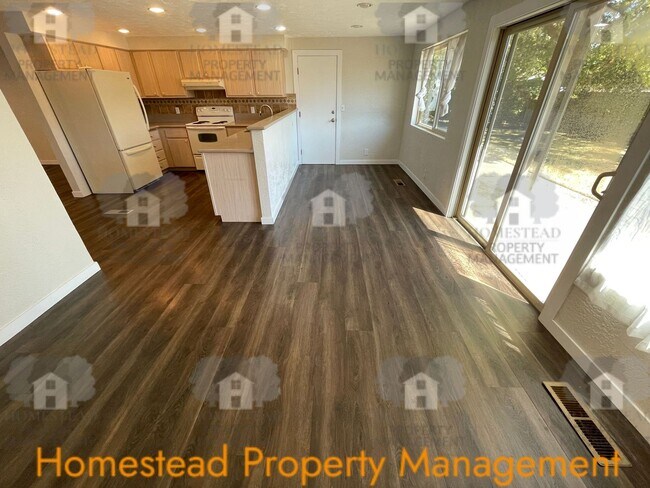 Building Photo - 130 Cottonwood Ct