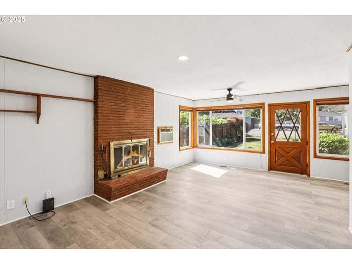 Building Photo - 10925 NE Skidmore St