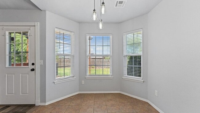 Building Photo - 440 Brookfield Dr