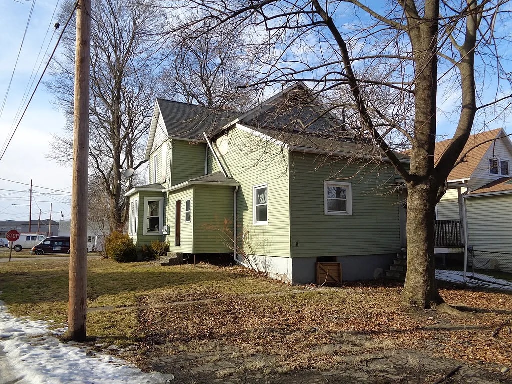 Building Photo - 318 Bronson St