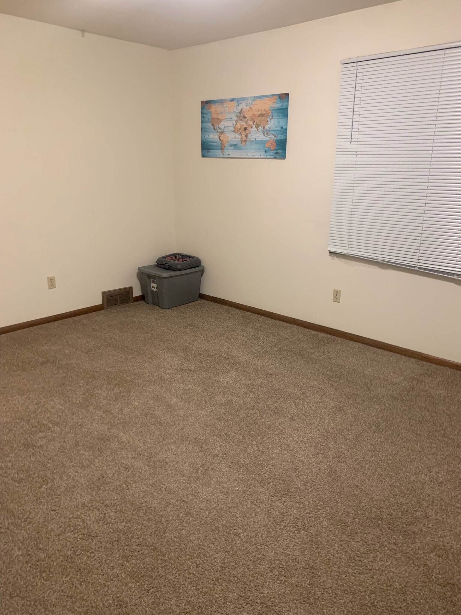 Building Photo - 912 W MacArthur Ave