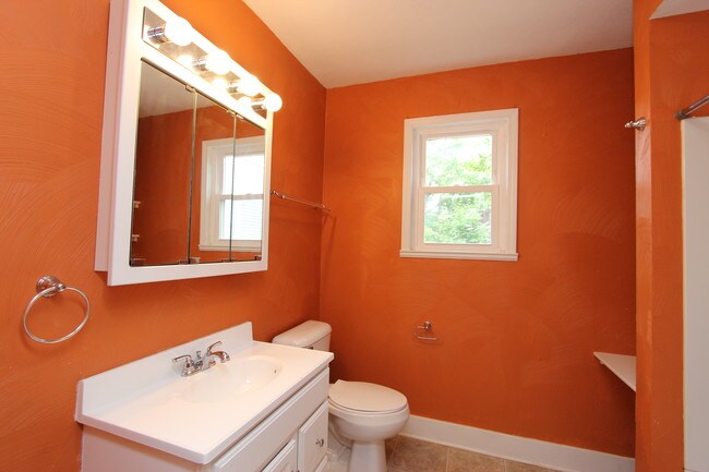 Building Photo - 1430 Sherman St SE