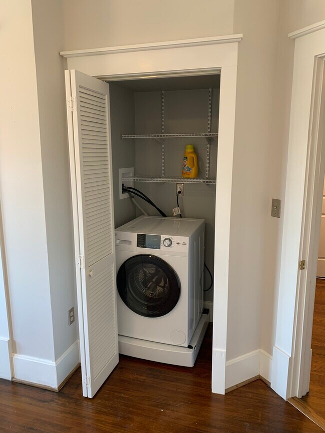 Building Photo - 400 E Washington St