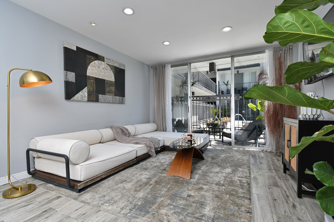 Building Photo - 1351 N Crescent Heights Blvd