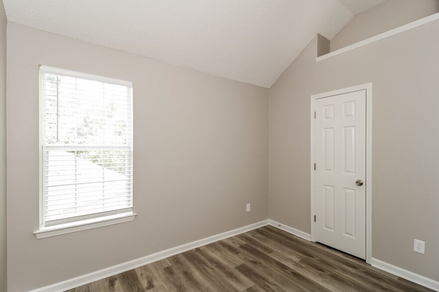 Building Photo - 202 Goldleaf Dr