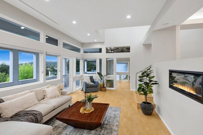 Building Photo - 213 Sea Pines Ln