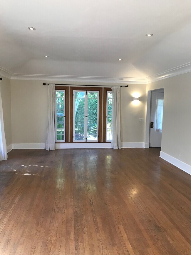 LIVING ROOM6 - 1026 Havenhurst Dr