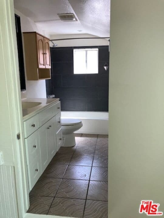 Building Photo - 2380-2380 1/2 Allesandro St