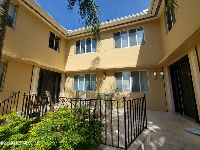 Building Photo - 2159 Riverside Ave