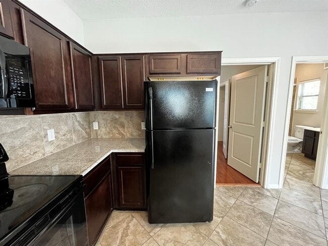 Building Photo - 7913 Dyer St