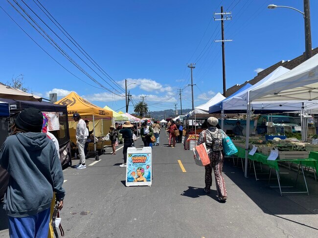 Building Photo - 1534 Center St