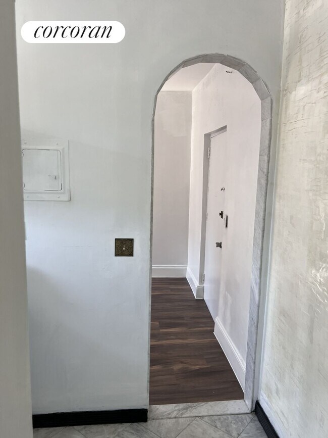 Building Photo - 327 E 3rd St