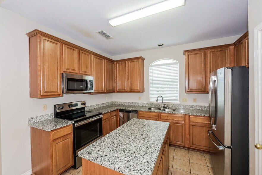 Building Photo - 1824 Alanbrooke Dr