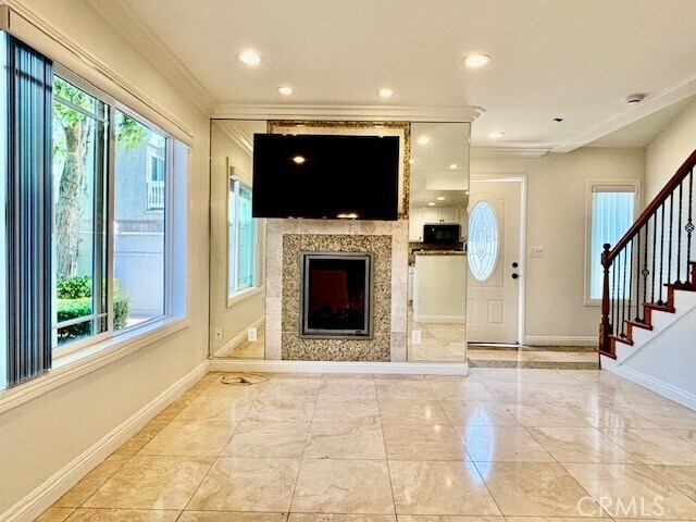 Building Photo - 685 W 18th St