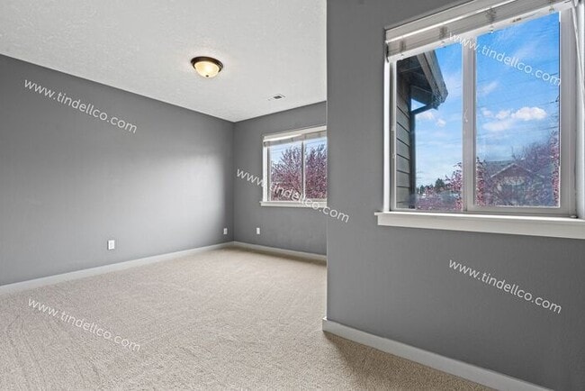 Building Photo - Spacious 3BR, 2.5BA Townhome Just Minutes ...