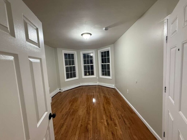 139 Wilkinson Ave 2R - 138 Wilkinson Ave