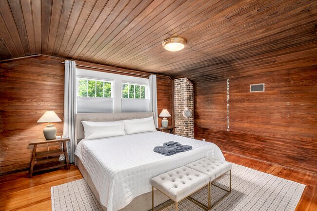 Building Photo - 227 Kershaw St NE