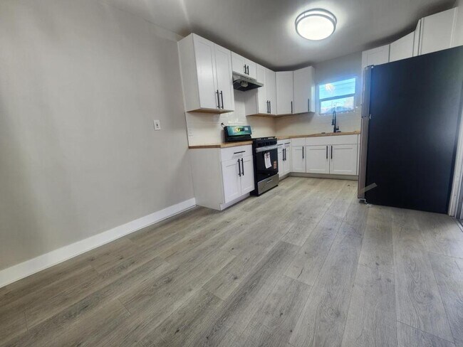 Building Photo - 3450 Cherokee Ave