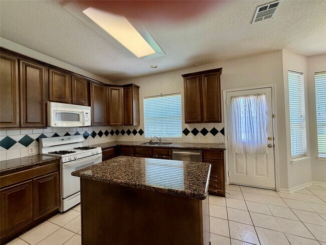 Building Photo - 7426 Maple Run Dr