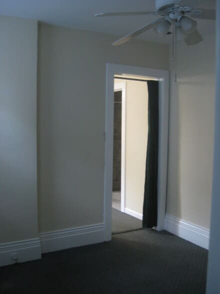 Building Photo - 17 S Goodman St