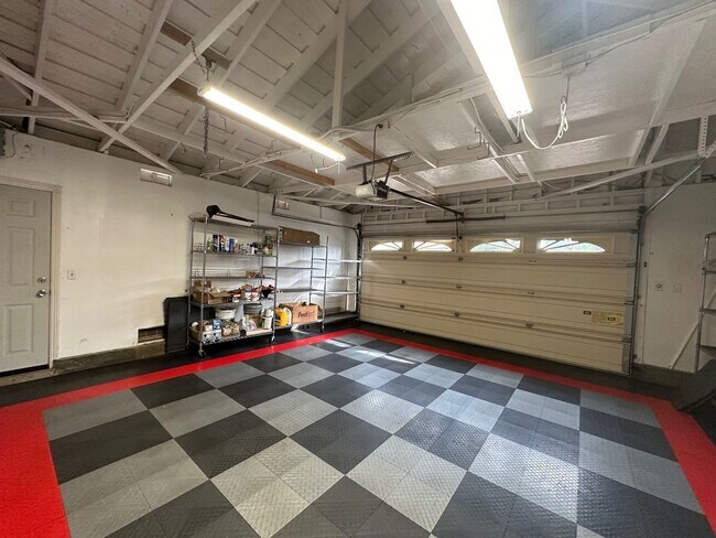 Building Photo - Stunning 4+2 Pool Home Home In Westlake Hi...