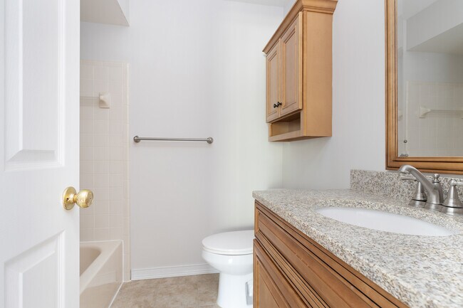 Building Photo - 16446 Clarkson Dr