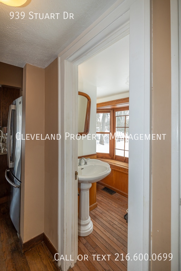 Building Photo - 939 Stuart Dr