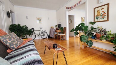 Building Photo - North Center 1 bedroom heat included