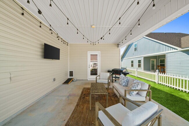 Building Photo - 39 Bluebeech St