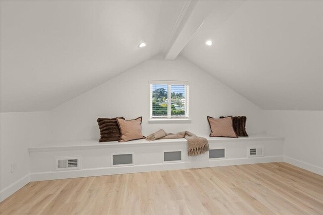 Building Photo - 272 Clay St