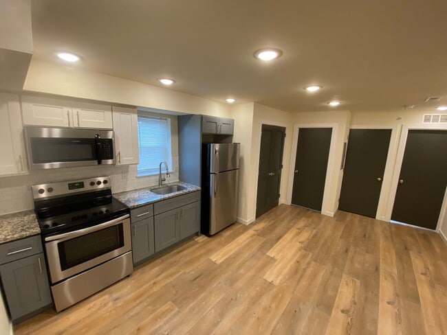 Building Photo - 6331 W Girard Ave