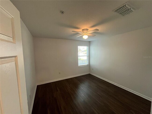 Building Photo - 295 Flower Ln