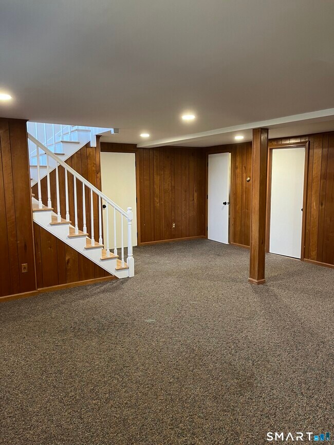 Building Photo - 32 Lexington Cir
