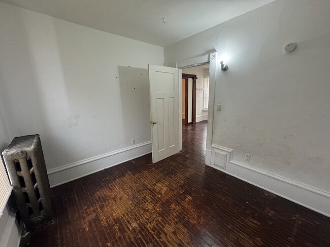 Building Photo - Upper level 3-Bed Duplex with Hardwood Elegance & 2 Baths in North Minneapolis!
