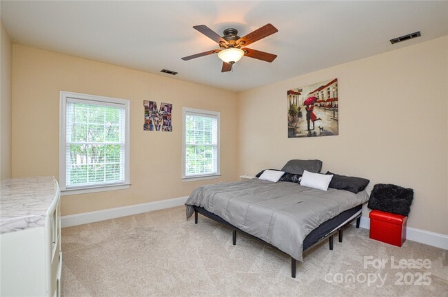 Building Photo - 5004 Woodview Ln