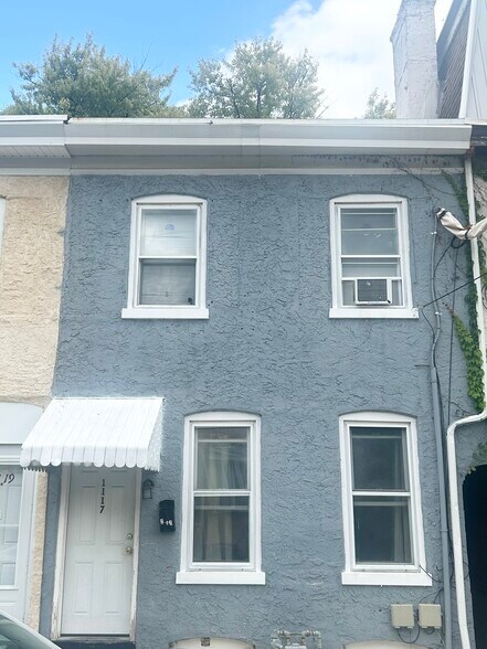 Primary Photo - 1117 Upland St