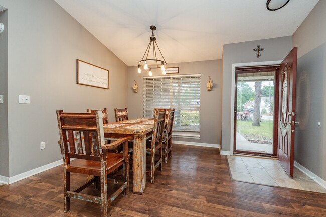 Building Photo - 425 Whirlaway Ct
