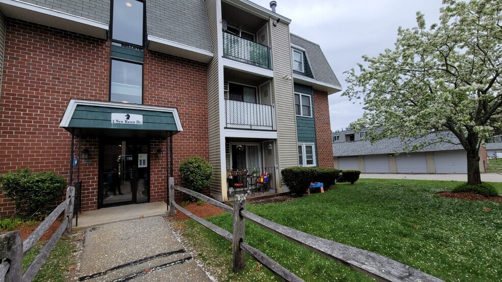 Building Photo - 2 New Haven Dr